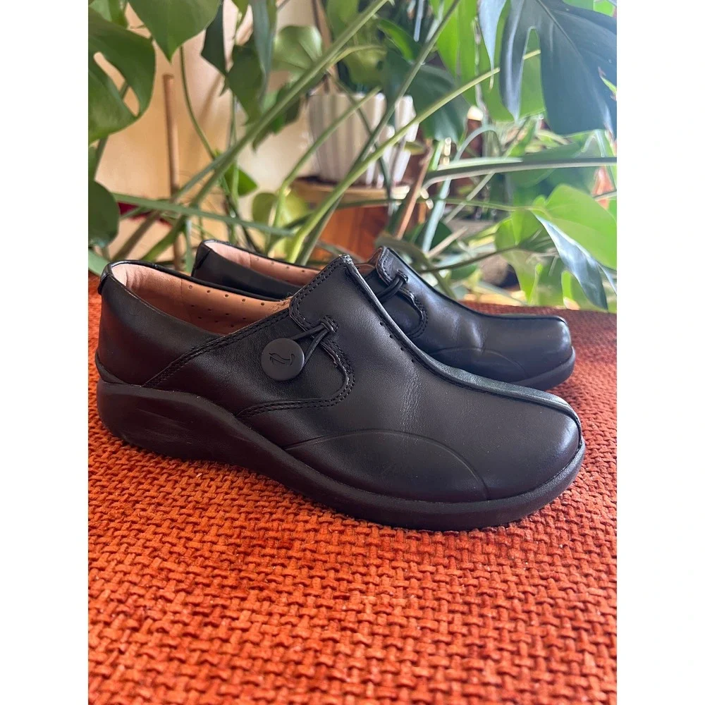 Clarks Black‎ Leather Slip On Loafers Comfort  Womens Shoes Sz 5/35 New